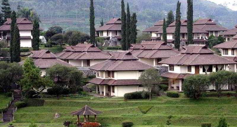 Puteri Gunung Hotel Lembang Esterno foto