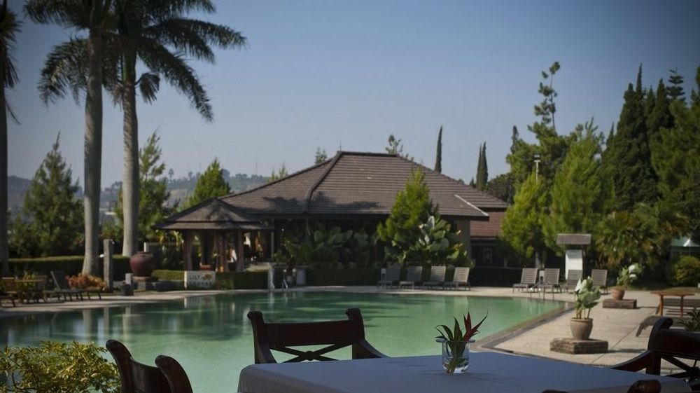 Puteri Gunung Hotel Lembang Esterno foto