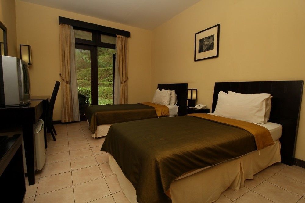 Puteri Gunung Hotel Lembang Esterno foto