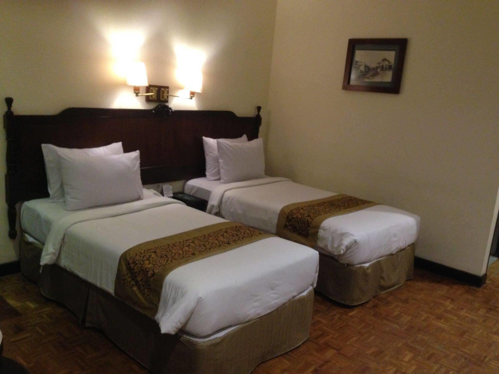 Puteri Gunung Hotel Lembang Esterno foto