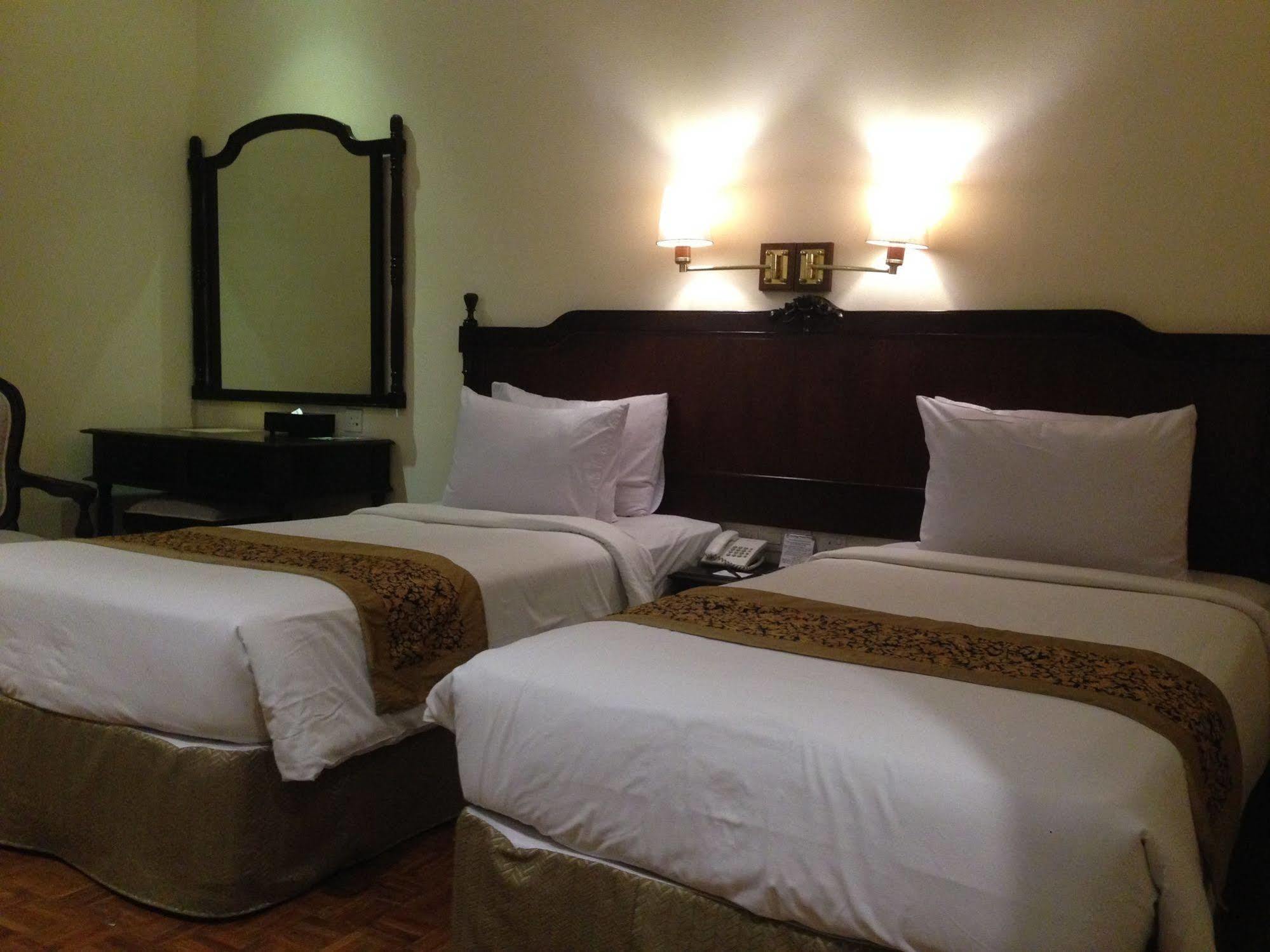 Puteri Gunung Hotel Lembang Esterno foto