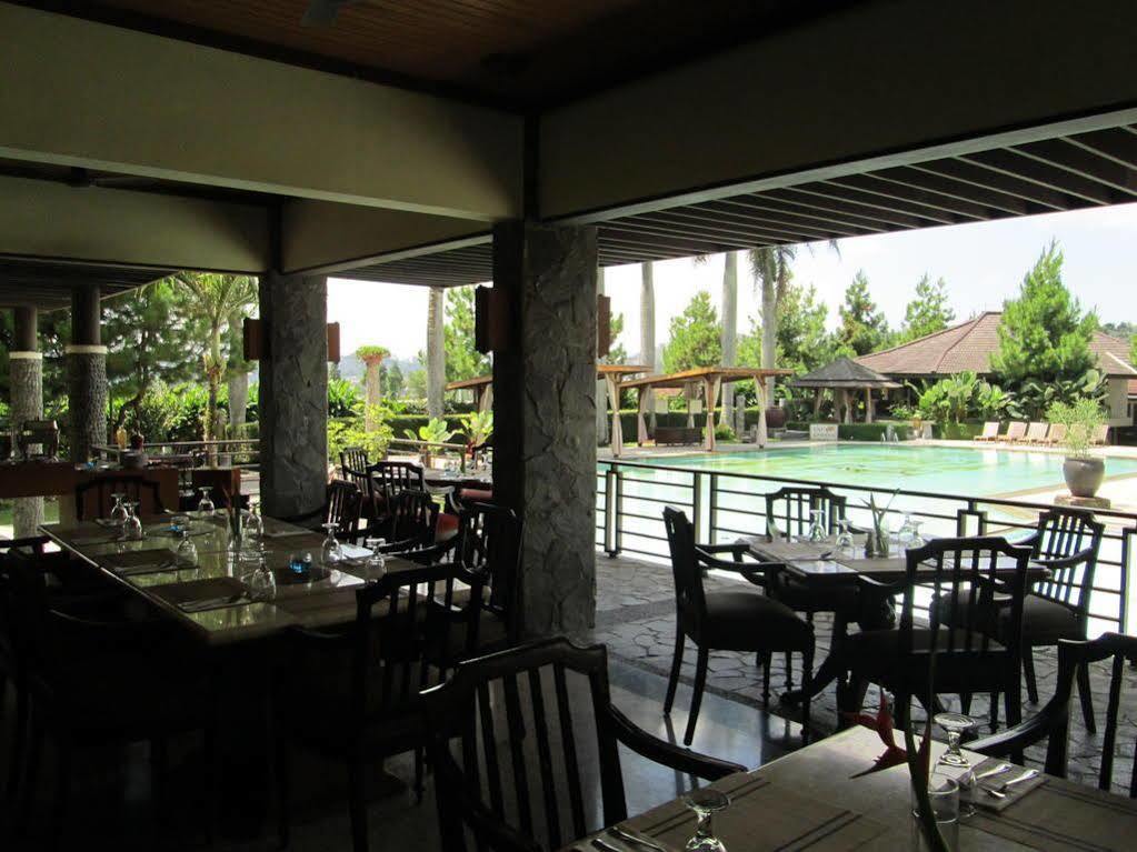 Puteri Gunung Hotel Lembang Esterno foto
