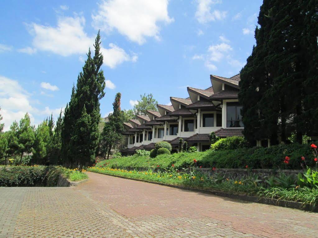 Puteri Gunung Hotel Lembang Esterno foto